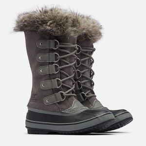 SOREL Joan of Arctic snow boots in “quarry/black”